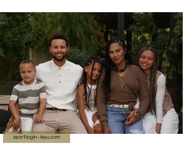 库里谈阿耶莎：她那份本能的冲劲与热情让我充满动力